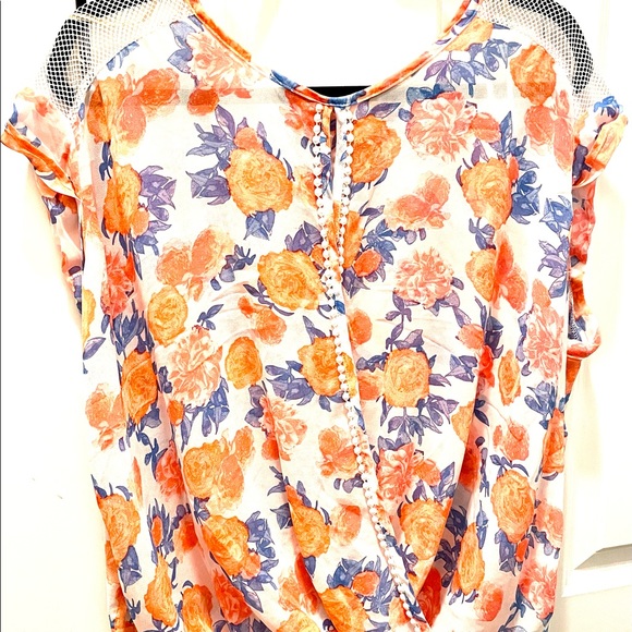 Democracy Multi Color Floral Peek A Boo Blouse - Picture 2 of 2